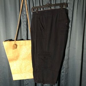 Lane Bryant Black capris (tub #7)